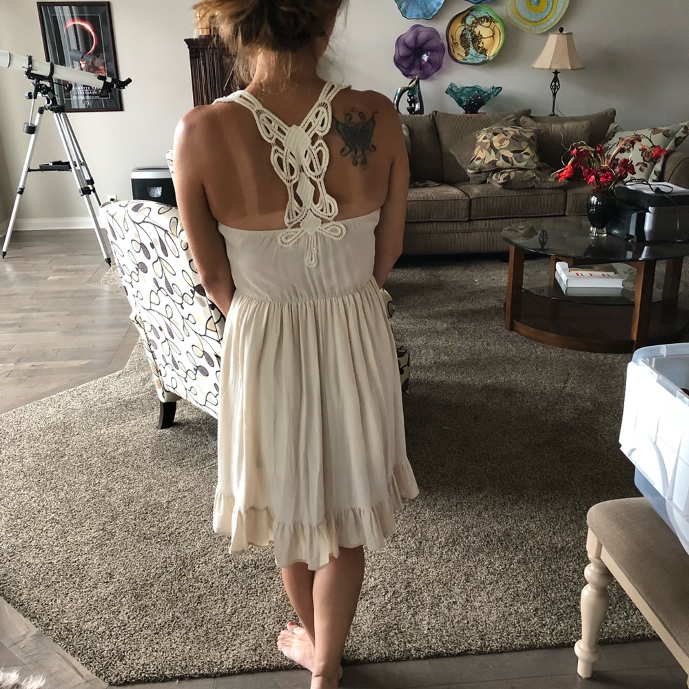 Cute summer dress!!  Only worn once at wedding